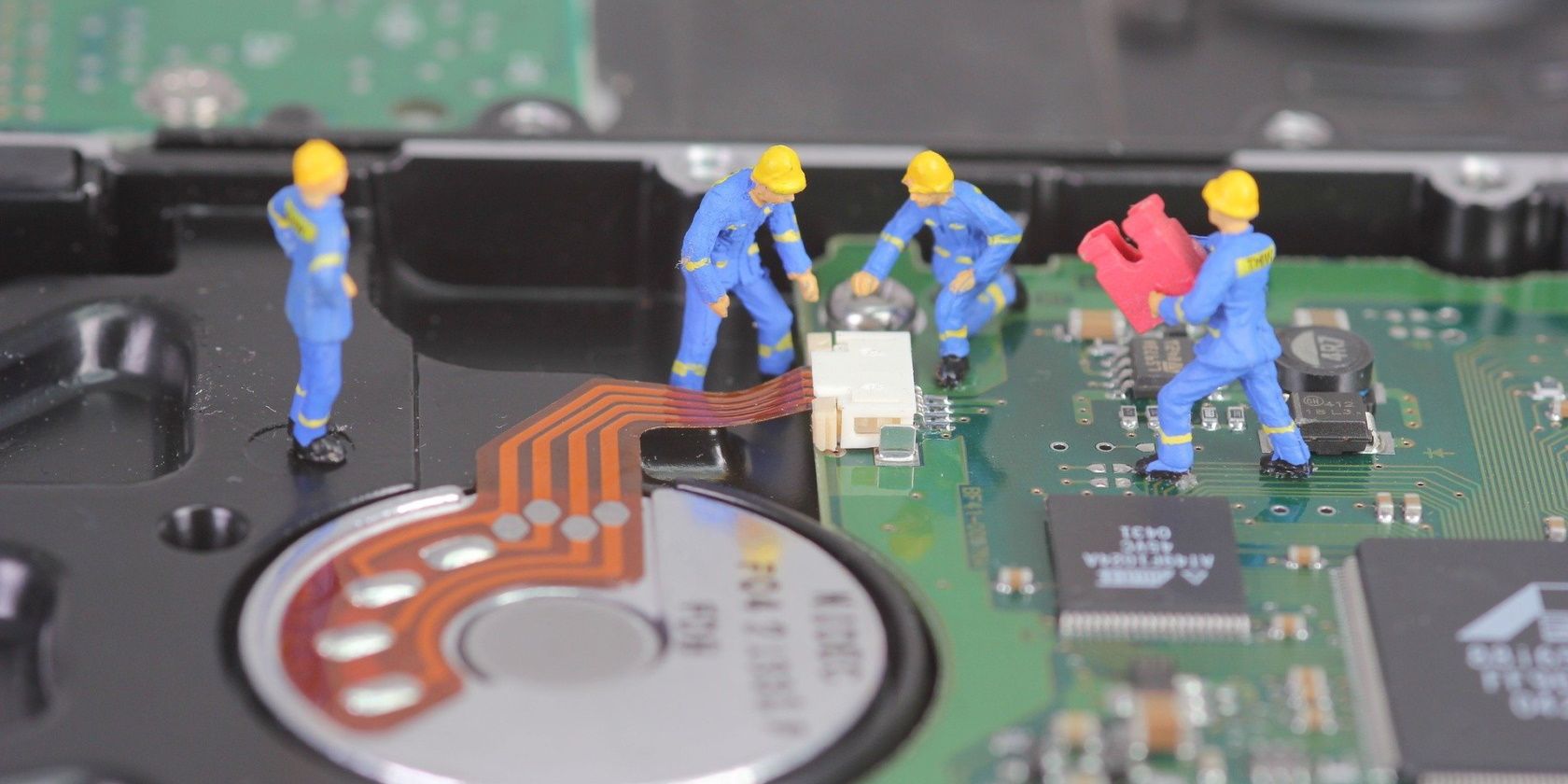 Miniature figures fixing a Computer