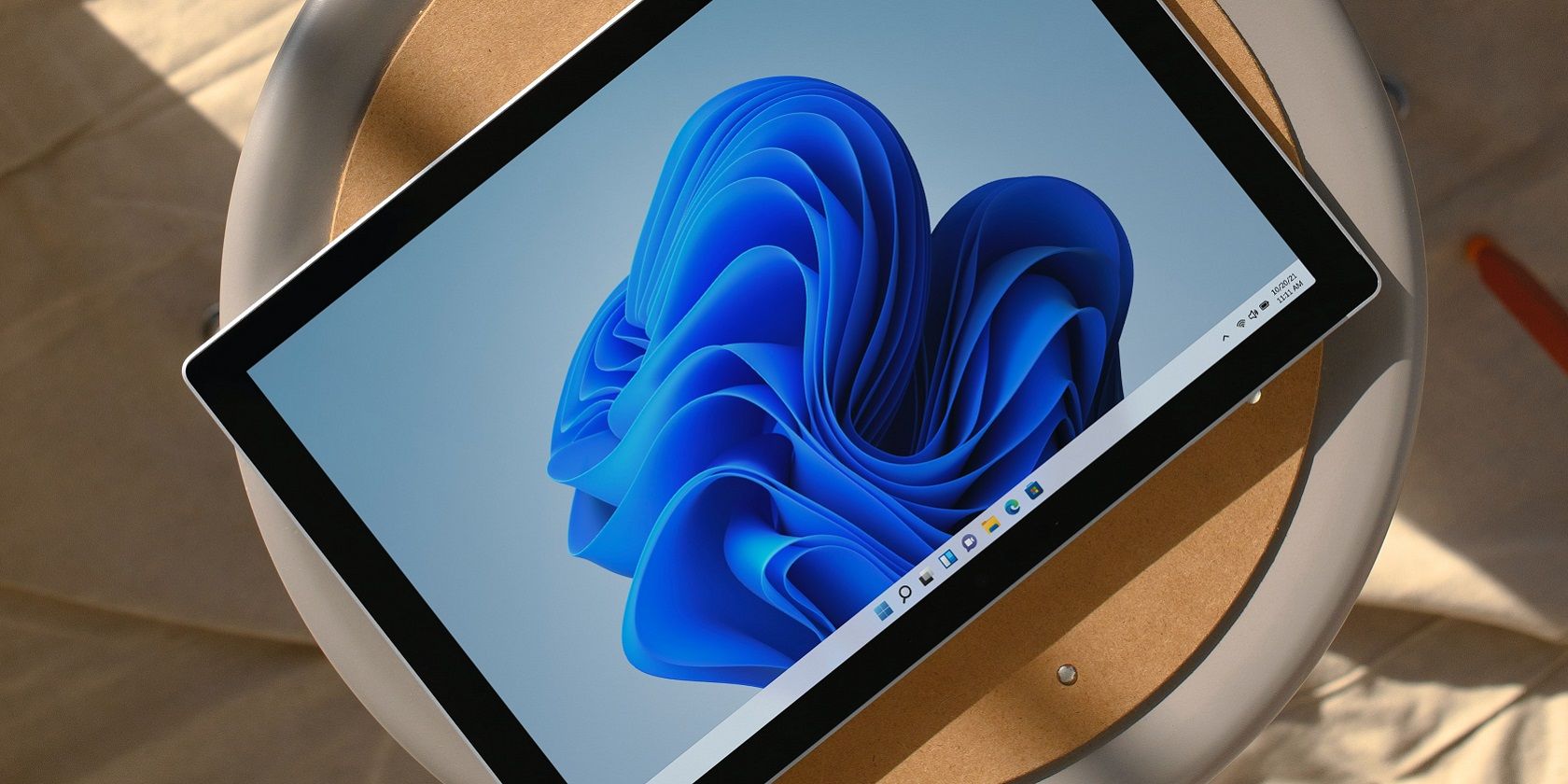 a windows 11 cover image