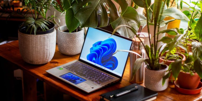 windows 11 laptop image