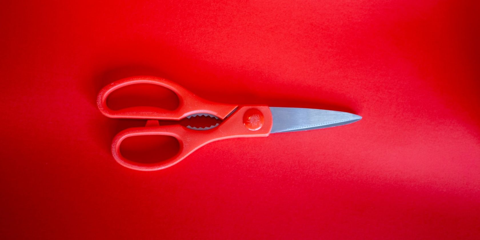 red pair of scissors