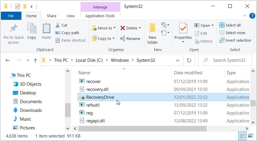 单击 System32 文件夹中的 RecoveryDrive 选项