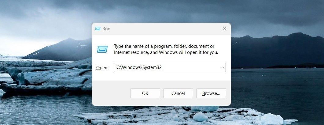 使用运行对话框打开 System32 文件夹
