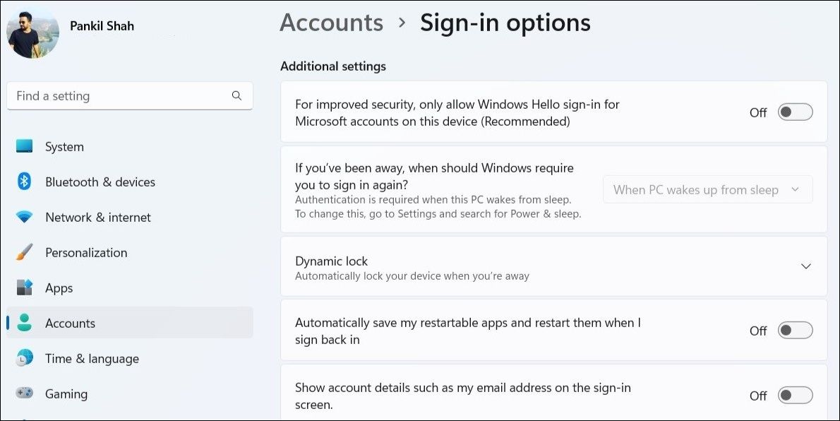 使用设置应用程序从 Windows 登录屏幕隐藏电子邮件