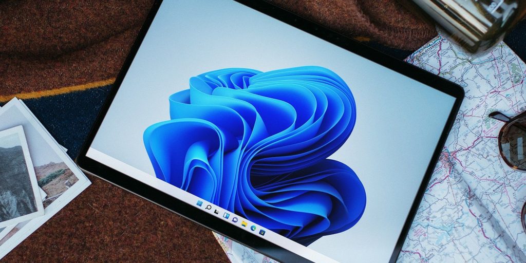 Windows 11 desktop.jpg