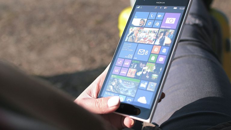 Phone with Windows Launcher