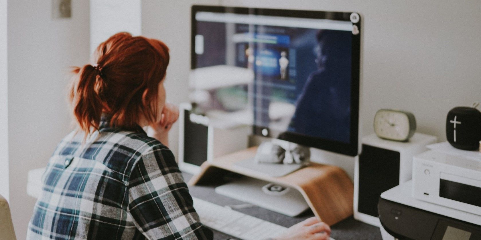 a woman usin a desktop computer 1