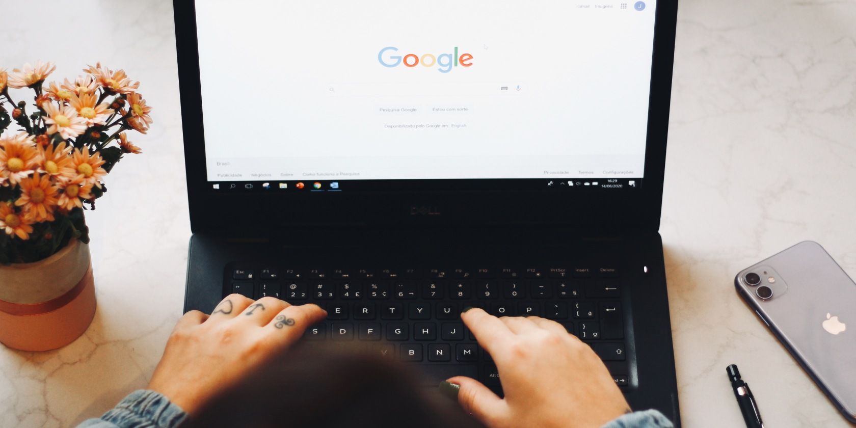 Edge chrome browser hiding taskbar maximized.jpg