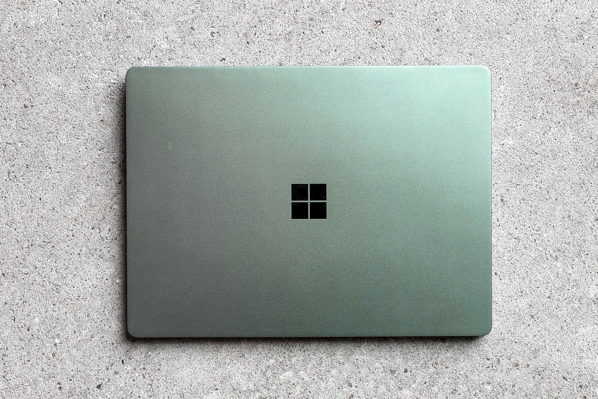 Surface-笔记本电脑-go-3-闭合-2