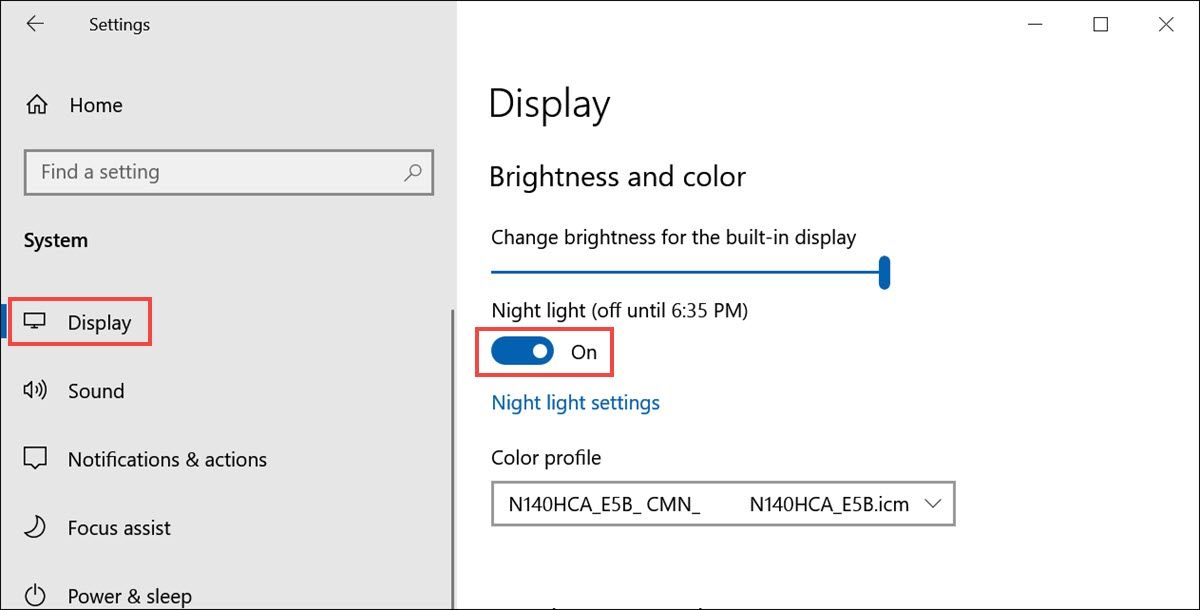 Windows 显示设置下的夜灯切换按钮
