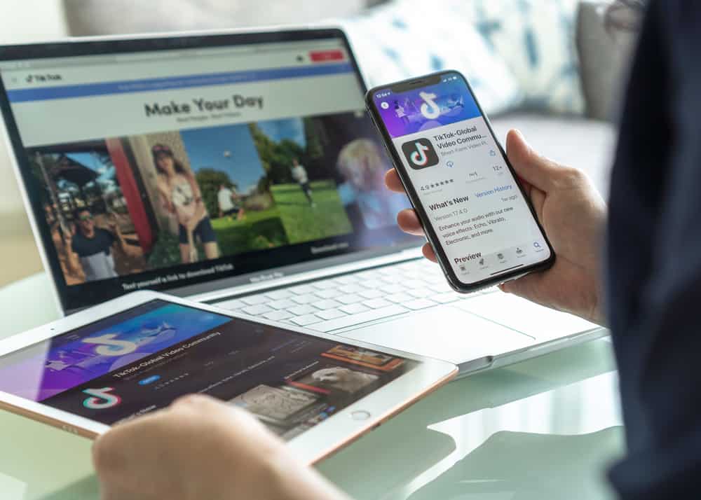 如何将抖音草稿转移到另一部手机