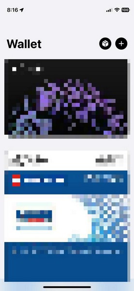 在 iPhone 钱包应用程序中手动选择卡