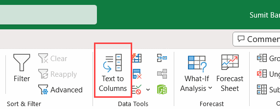 单击功能区中的“文本到列”选项