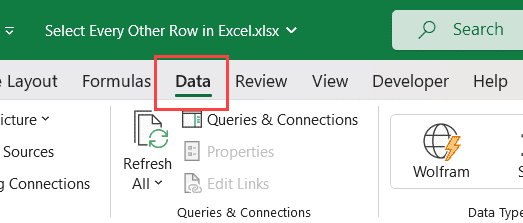 单击功能区中的数据选项卡