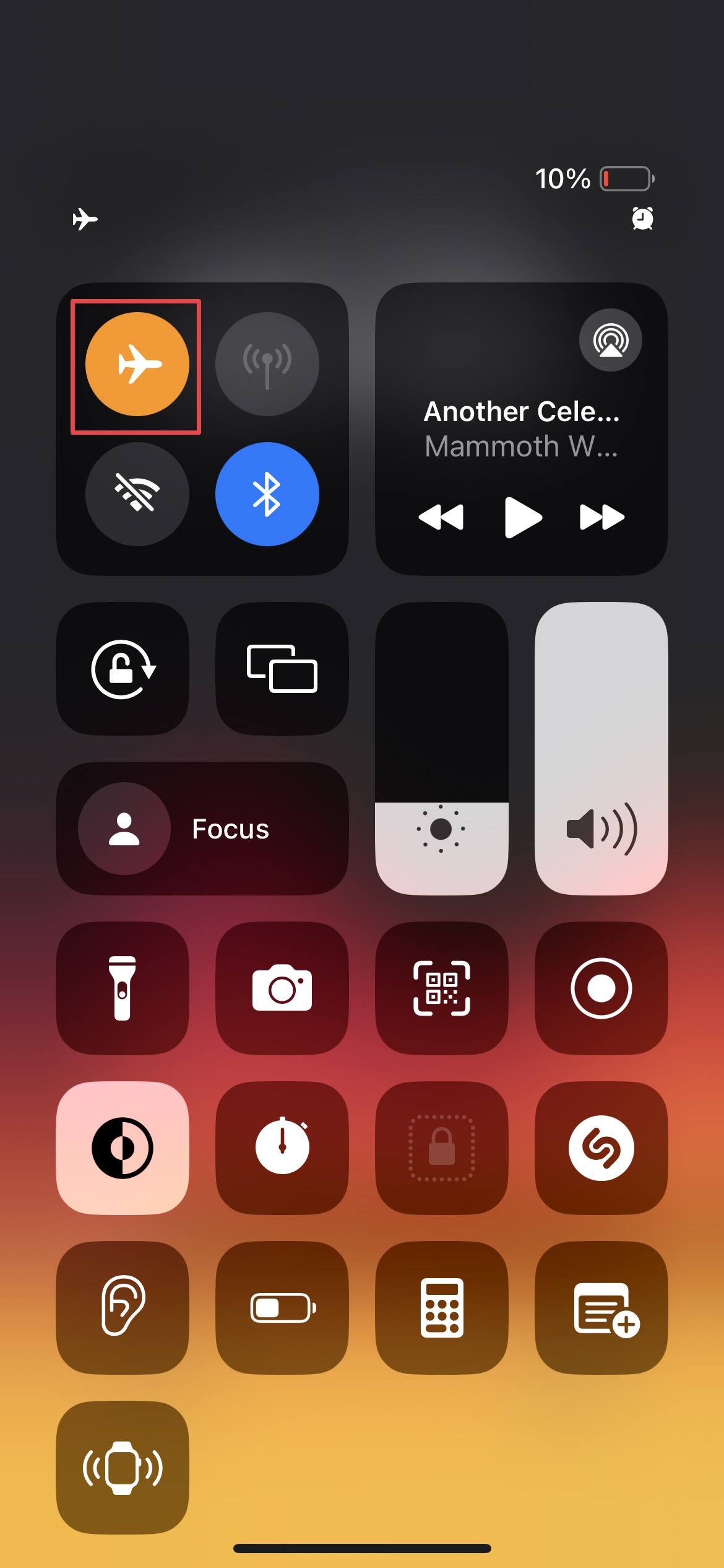 再次点击飞行模式图标即可关闭 iOS 中的飞行模式